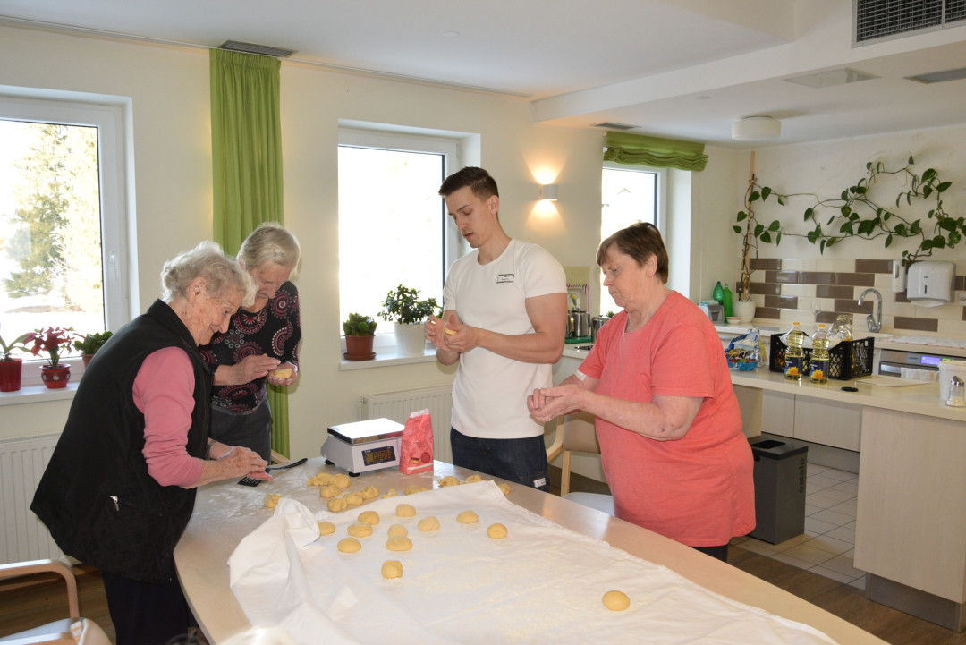 Peka krofov na skupinah