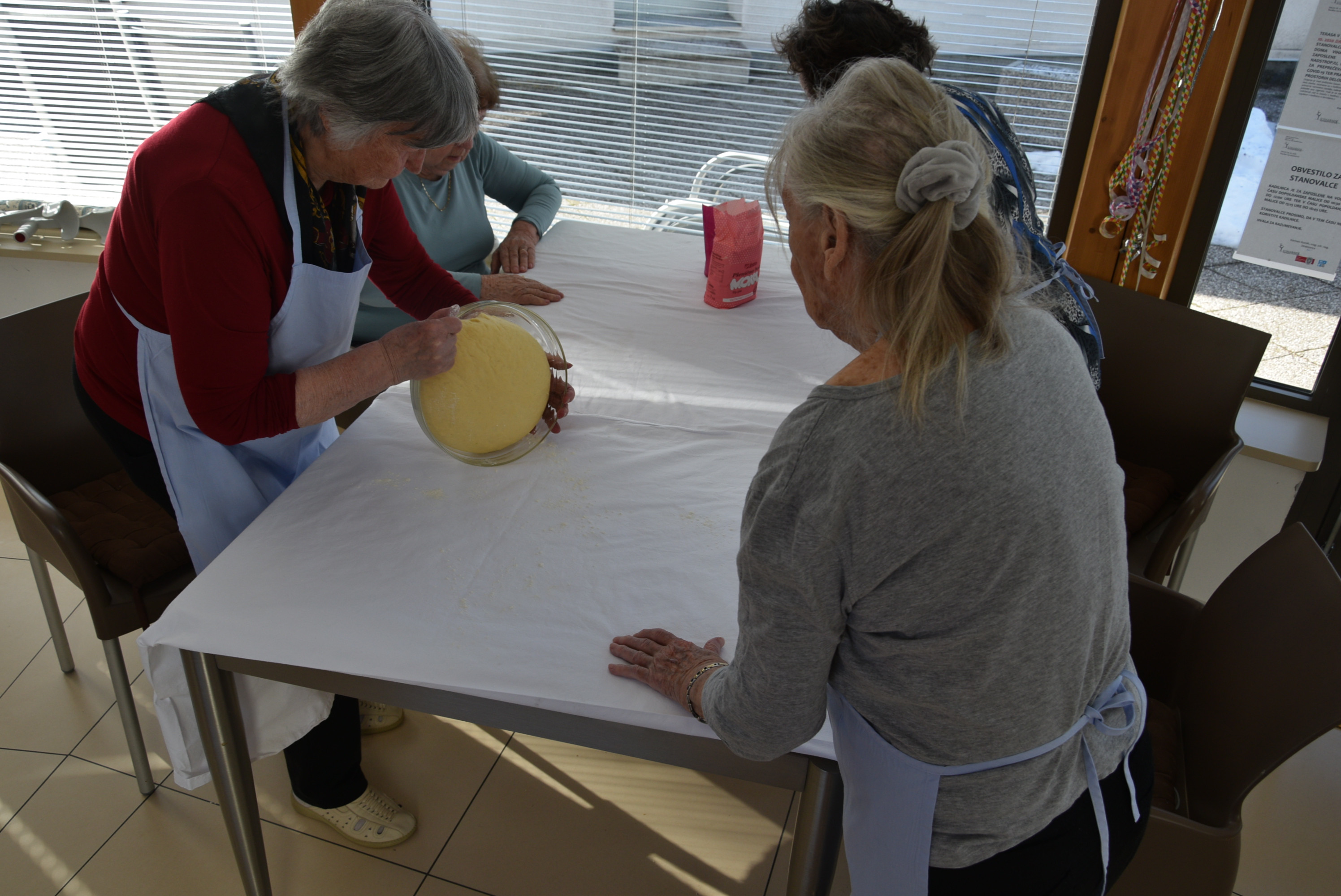 Peka krofov na skupinah