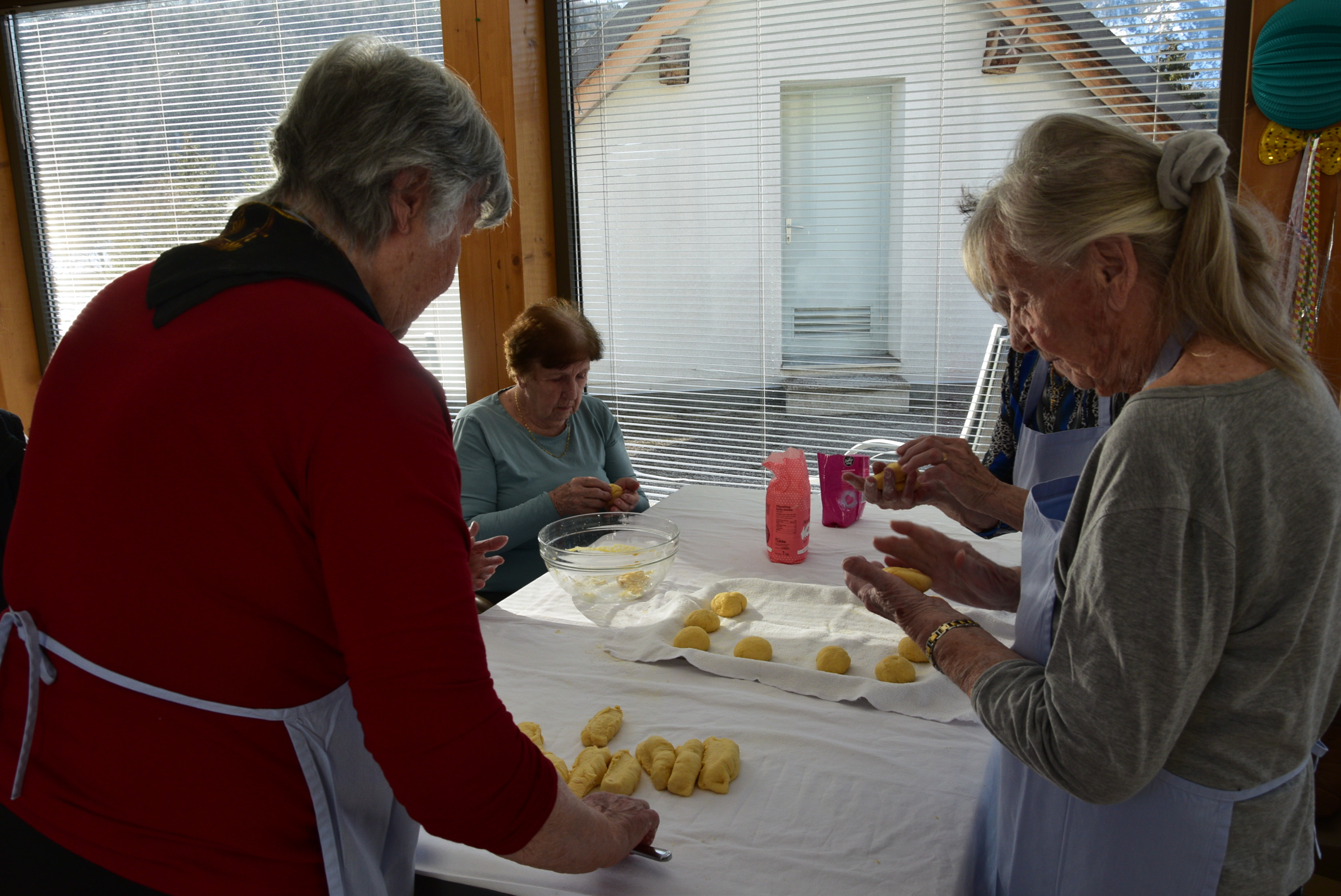 Peka krofov na skupinah