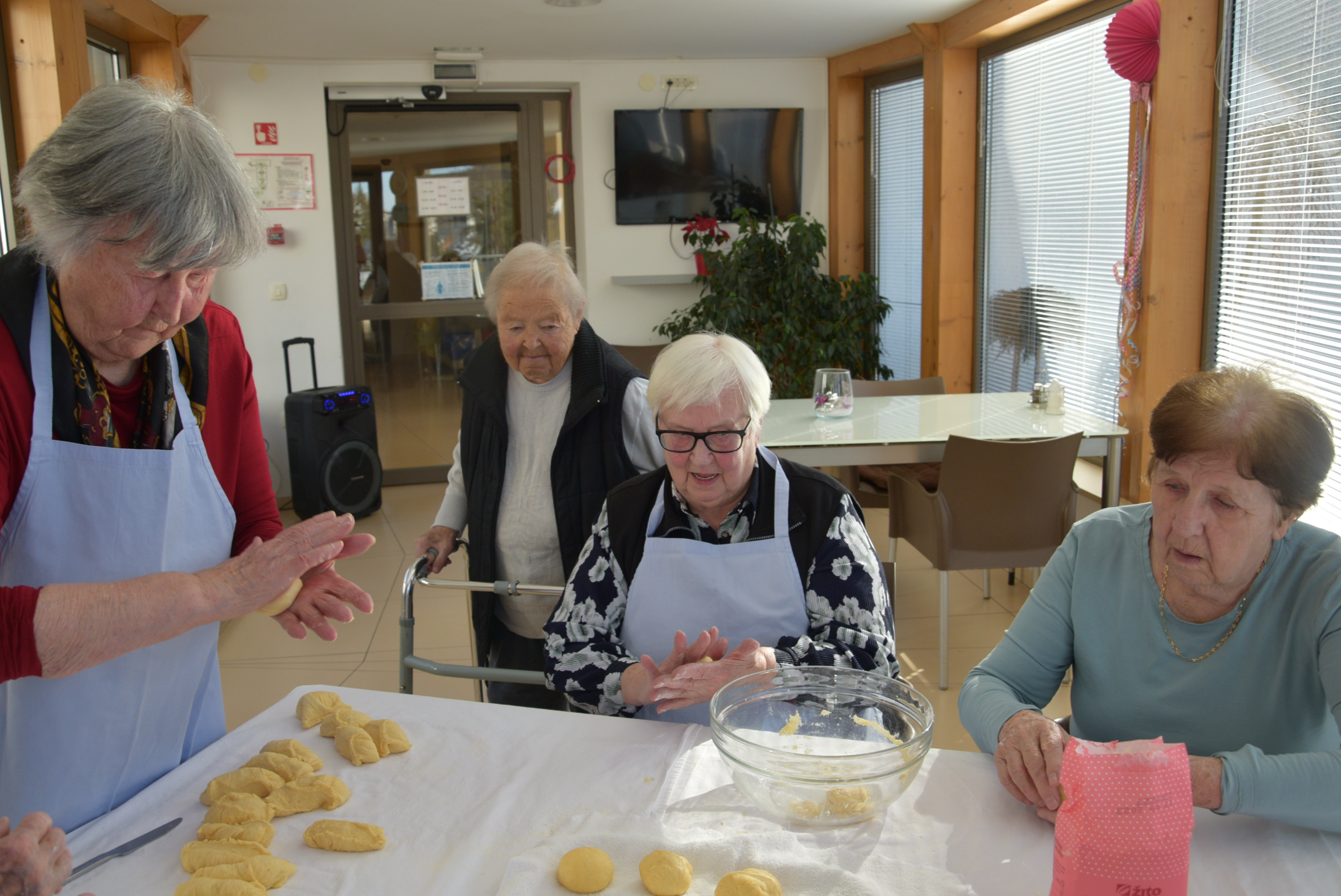Peka krofov na skupinah