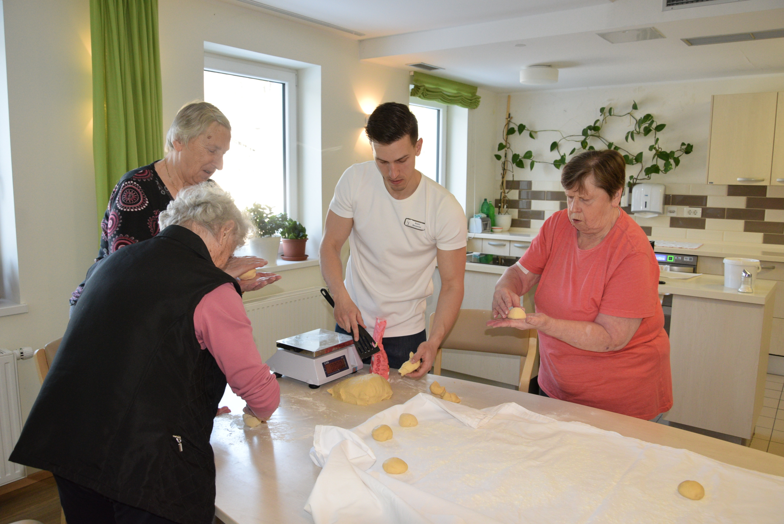 Peka krofov na skupinah