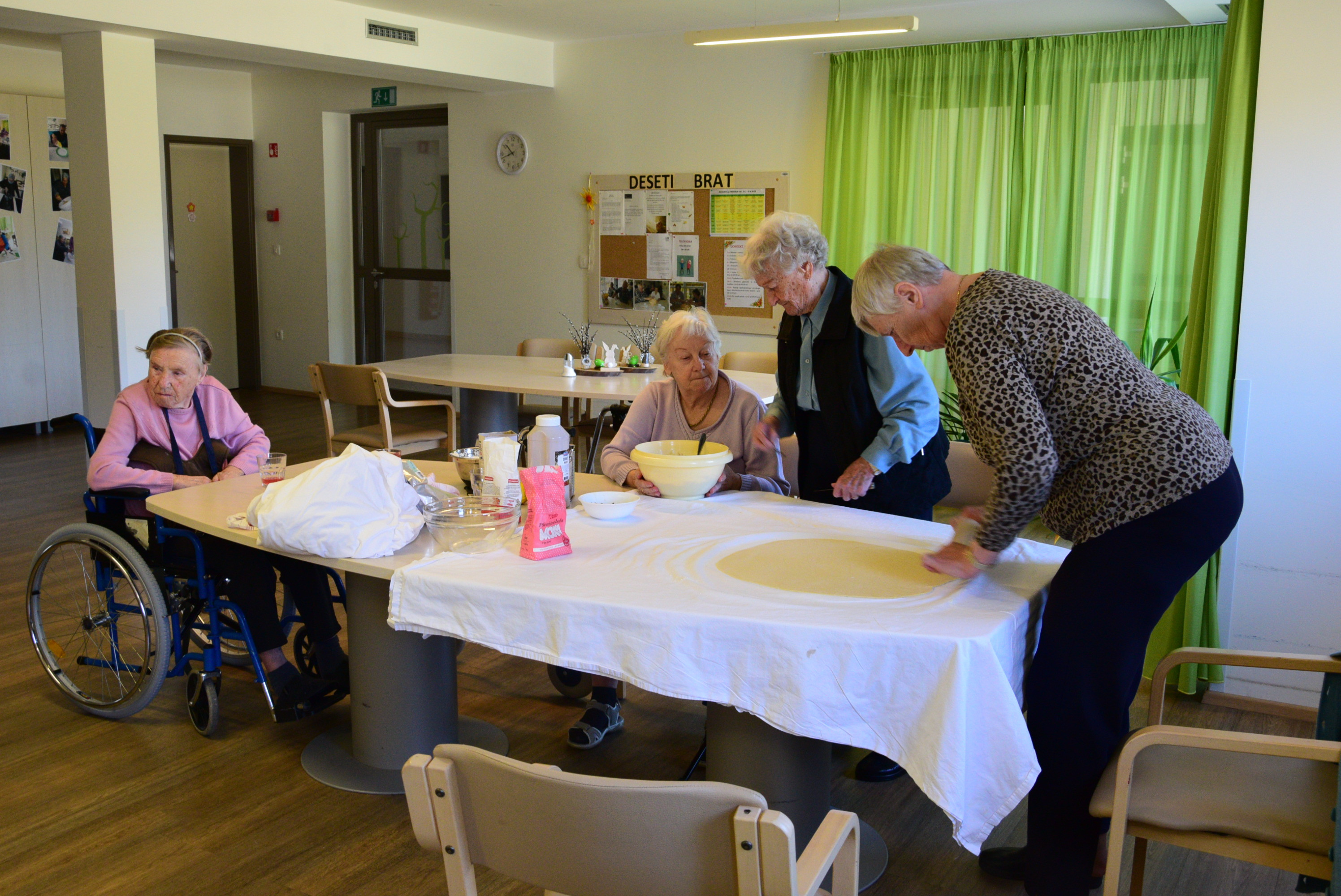 Peka potice po skupinah