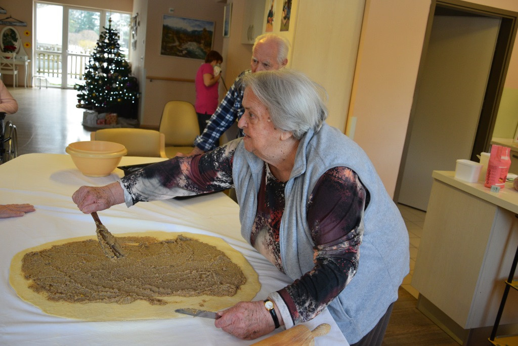 Peka potice po skupinah