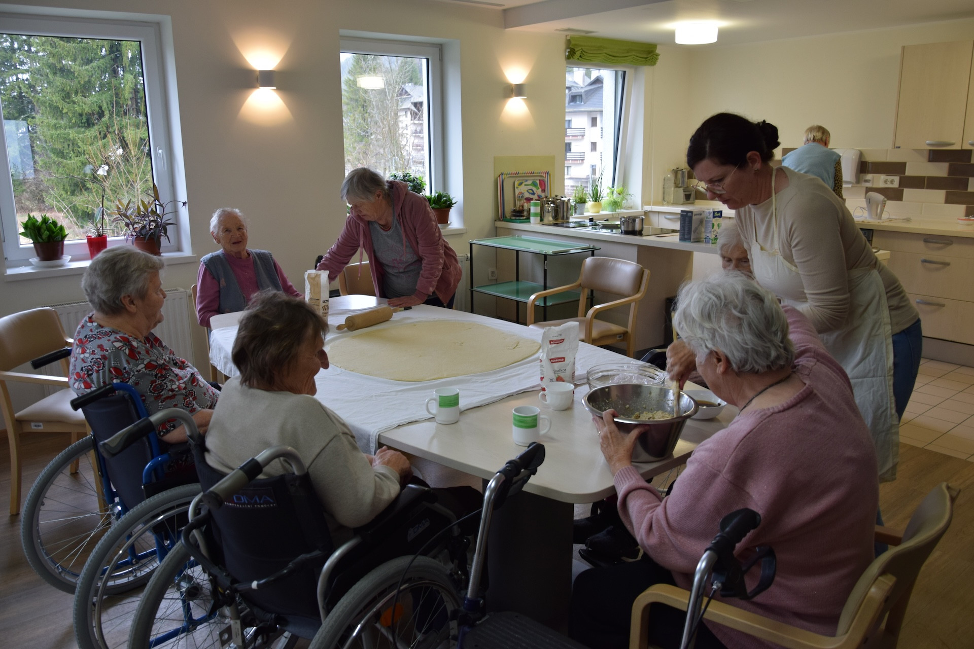 Peka potice po skupinah