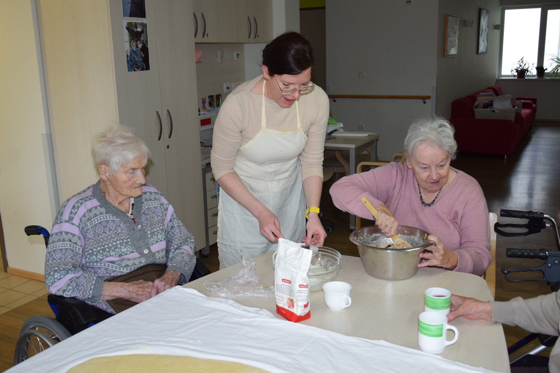 Peka potice po skupinah