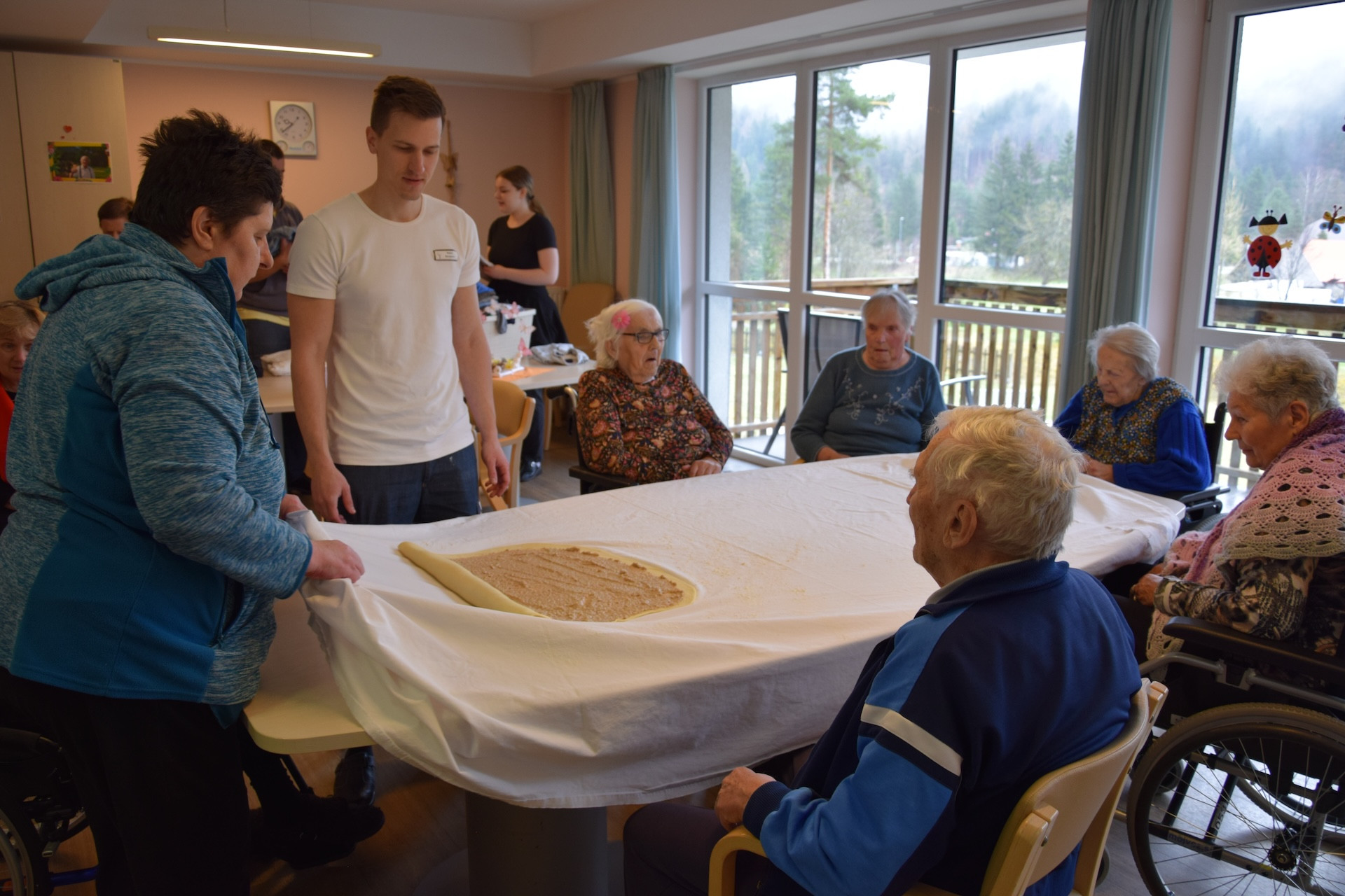 Peka potice po skupinah