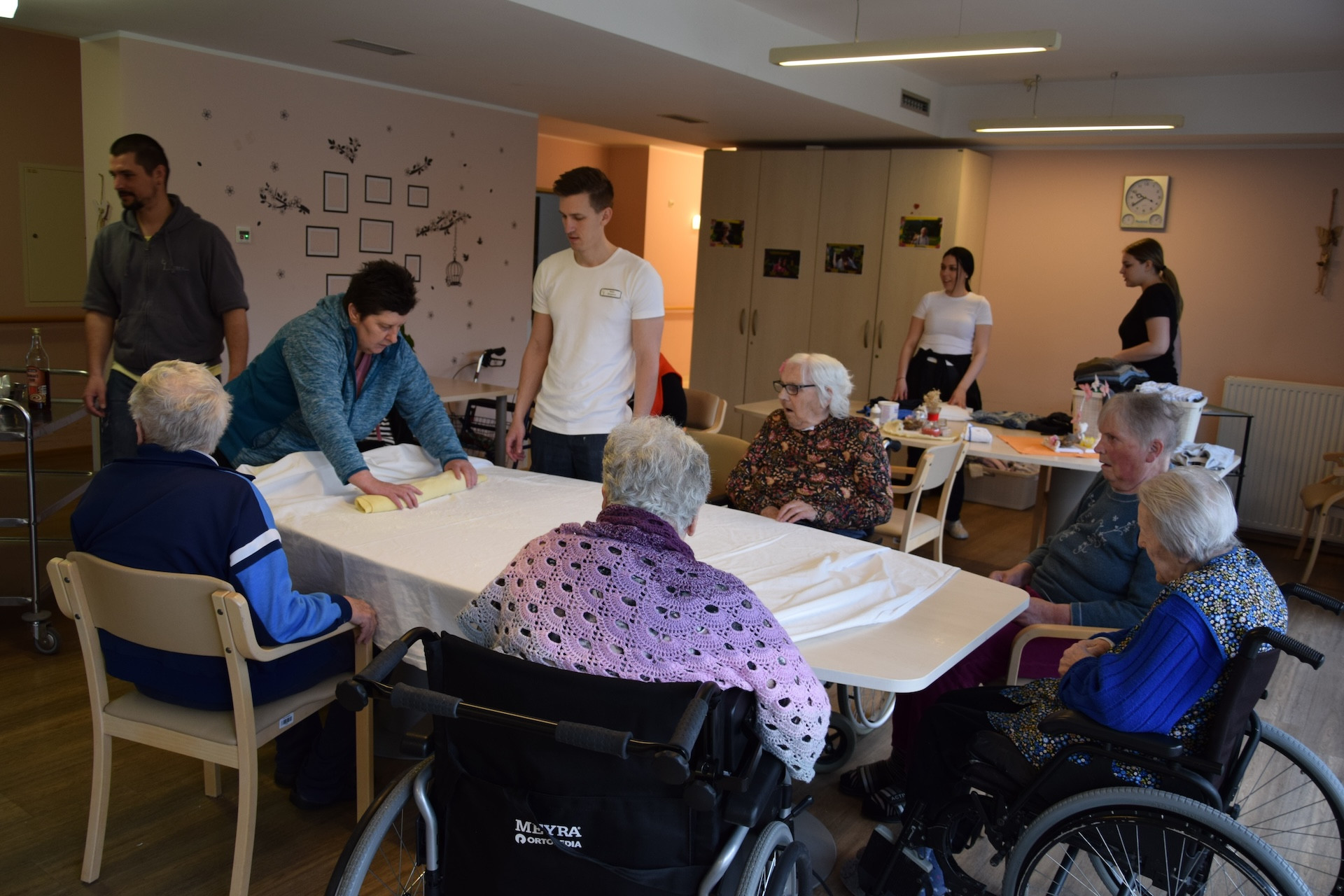 Peka potice po skupinah