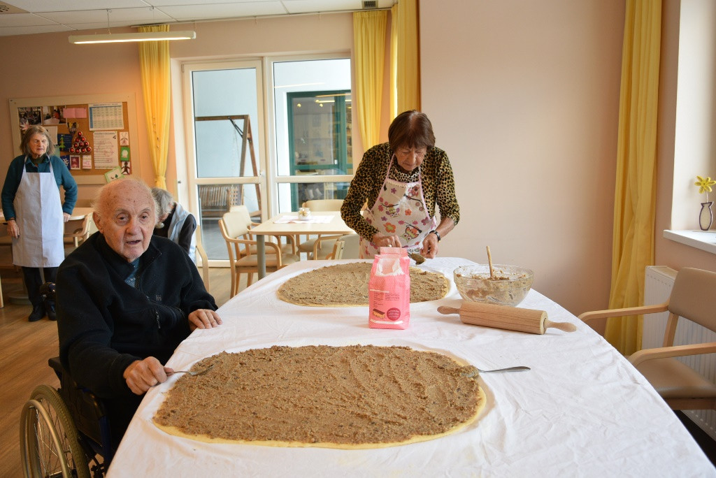 Peka potice po skupinah