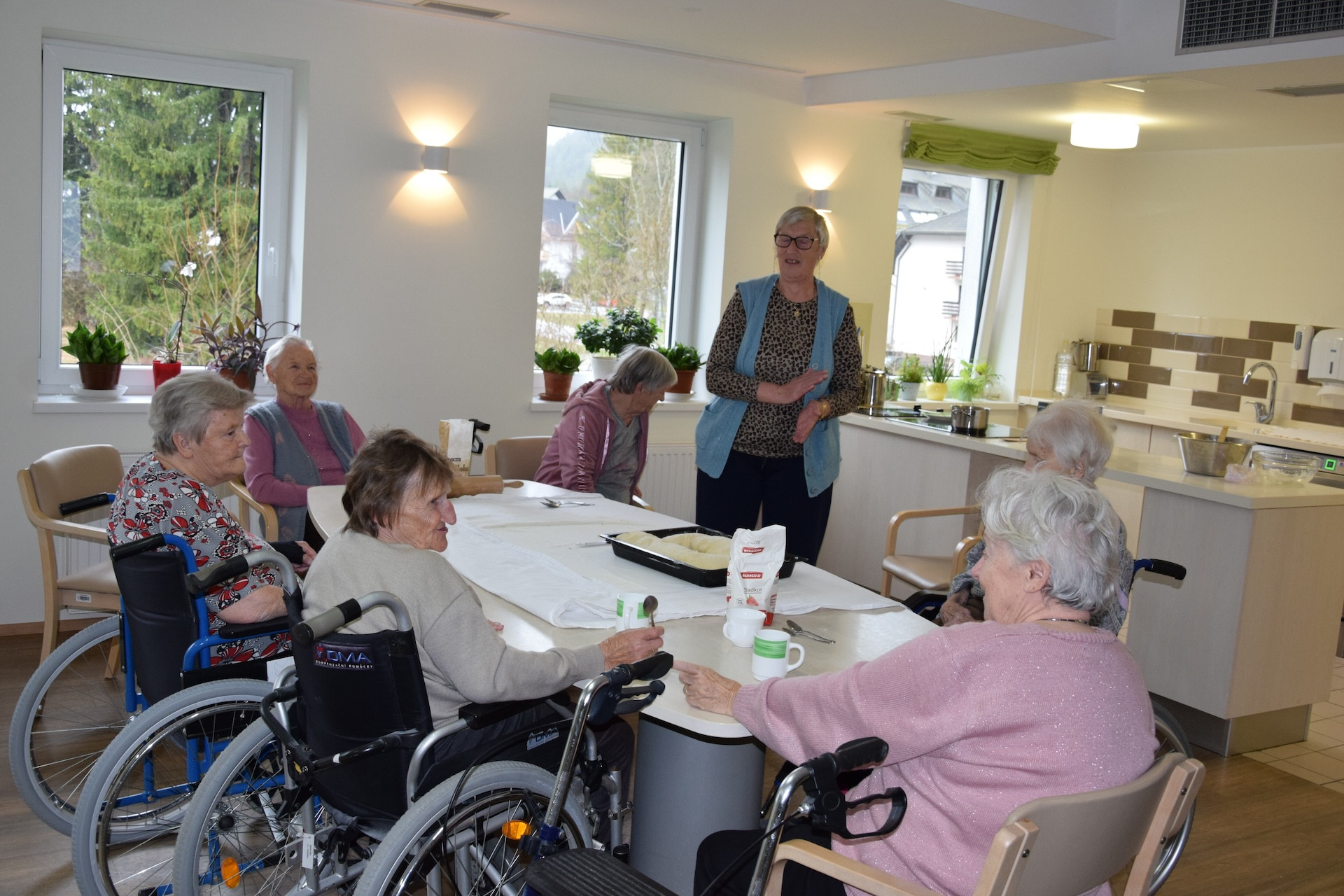 Peka potice po skupinah