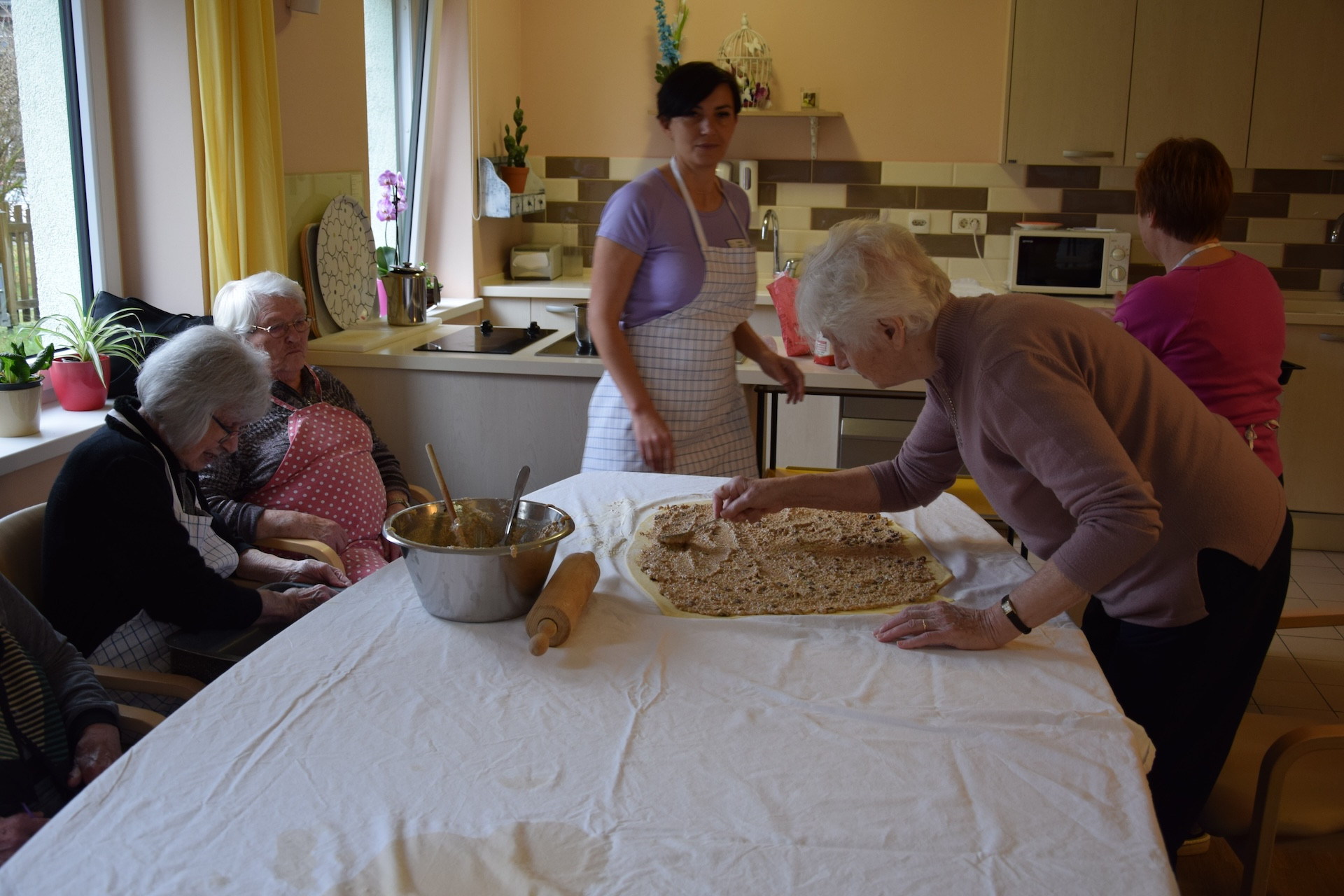 Peka potice po skupinah