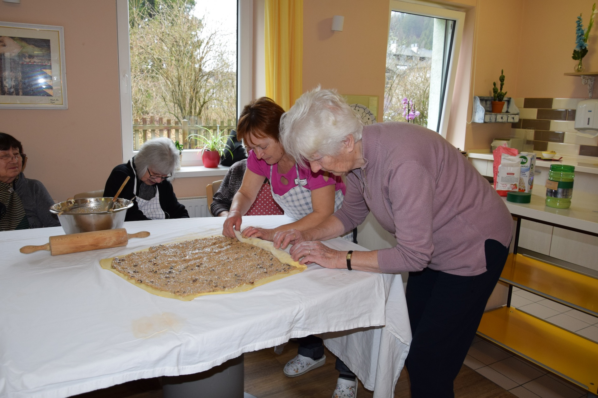 Peka potice po skupinah