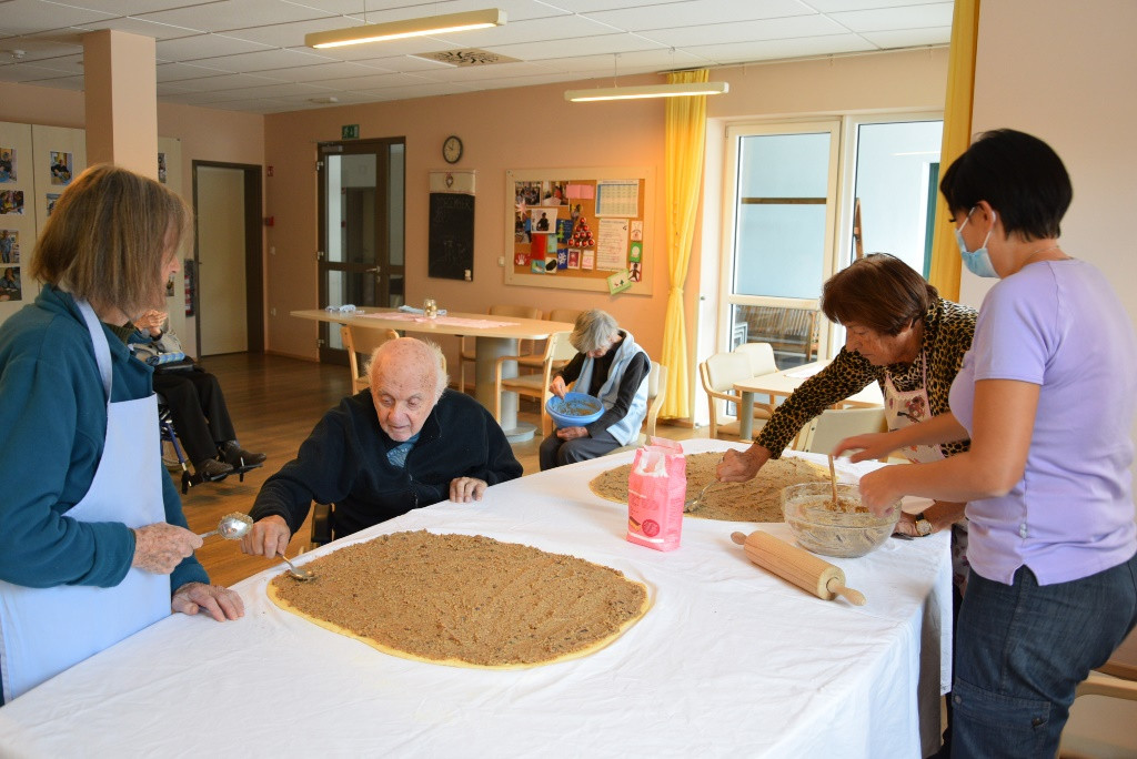 Peka potice po skupinah