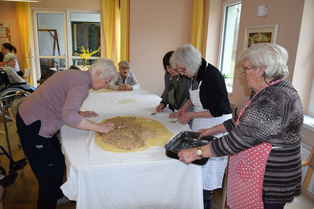 Peka potice po skupinah