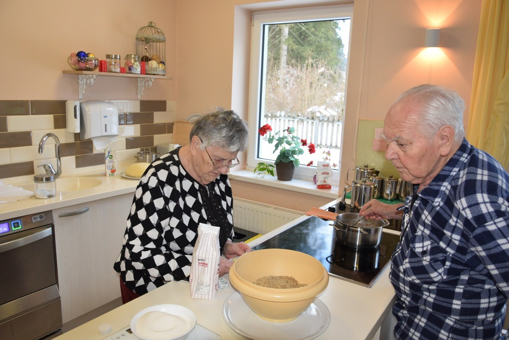 Peka potice po skupinah