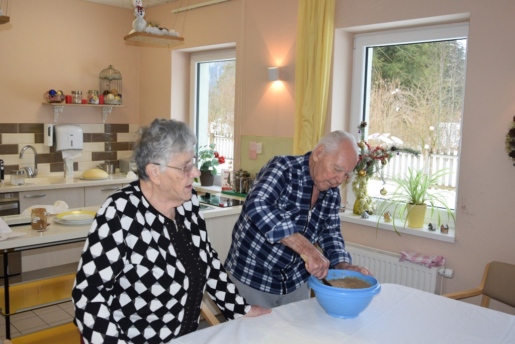 Peka potice po skupinah