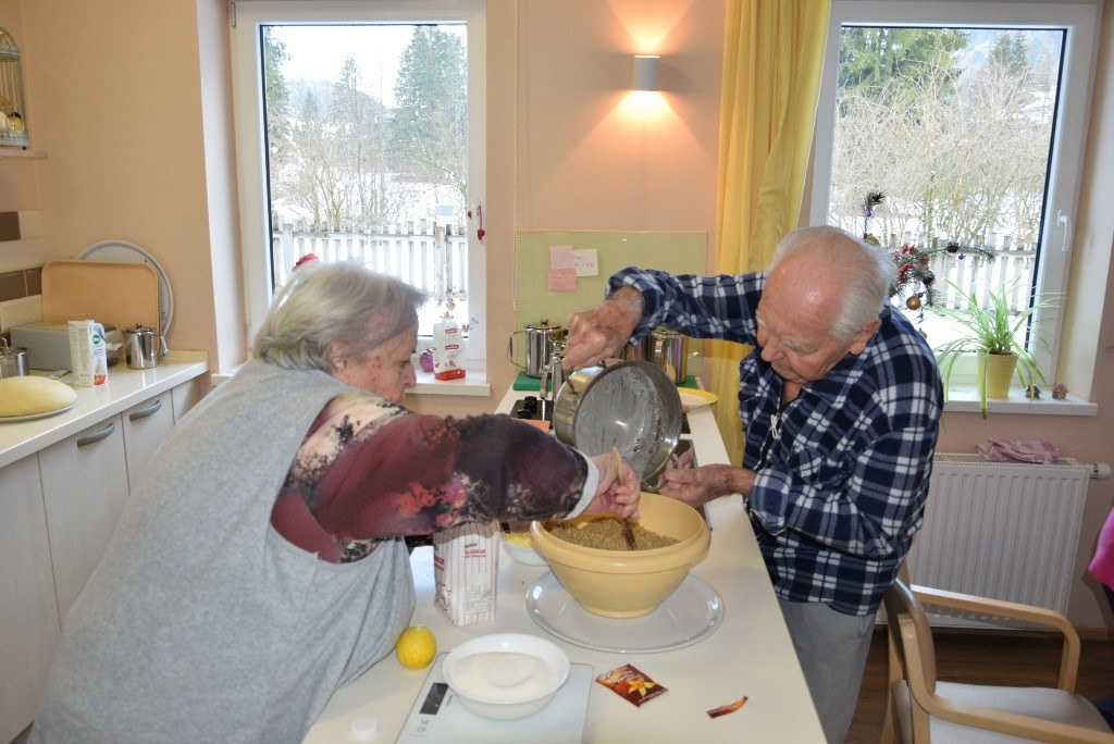 Peka potice po skupinah