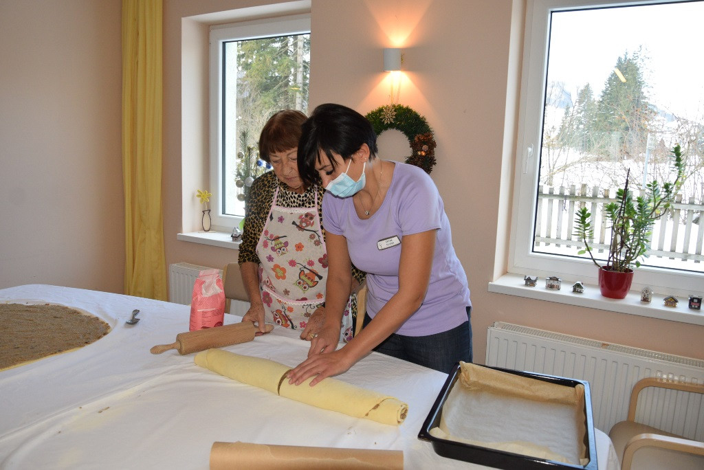 Peka potice po skupinah