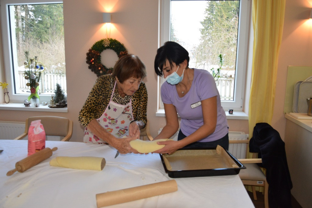 Peka potice po skupinah