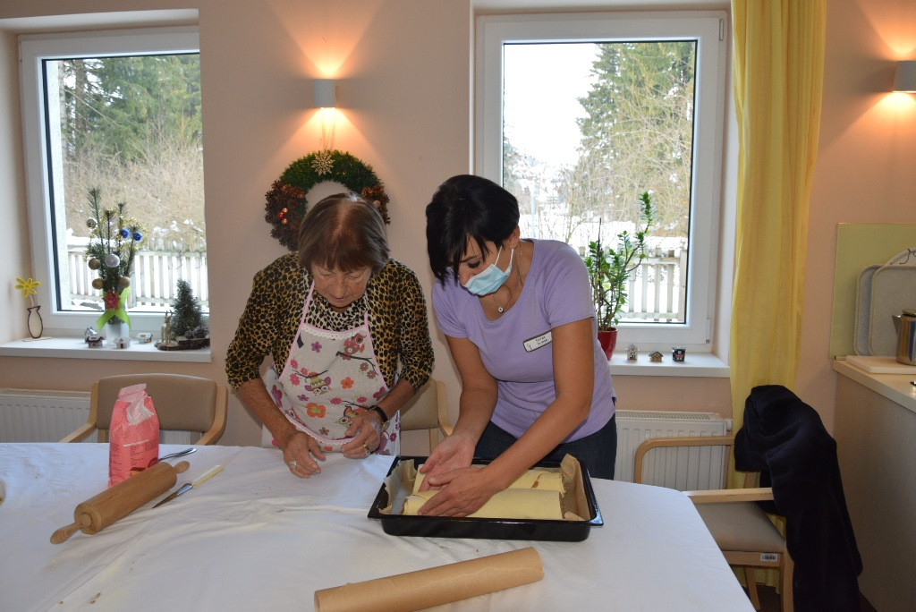 Peka potice po skupinah