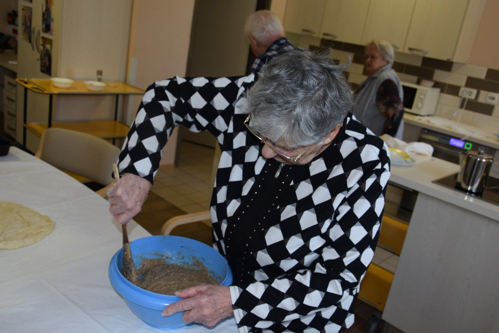 Peka potice po skupinah