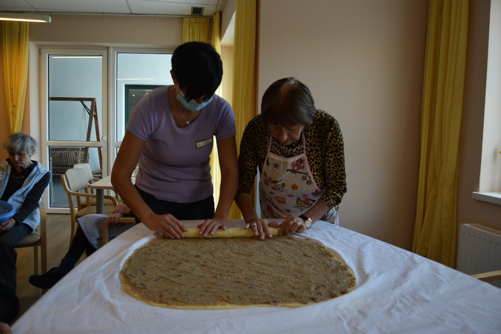 Peka potice po skupinah