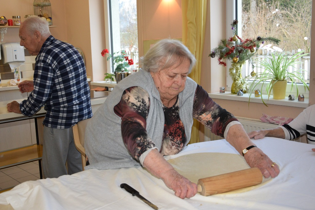 Peka potice po skupinah