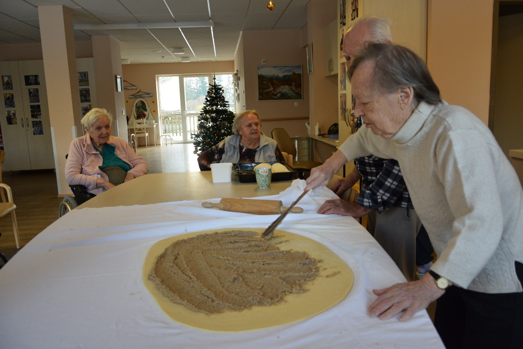 Peka potice po skupinah