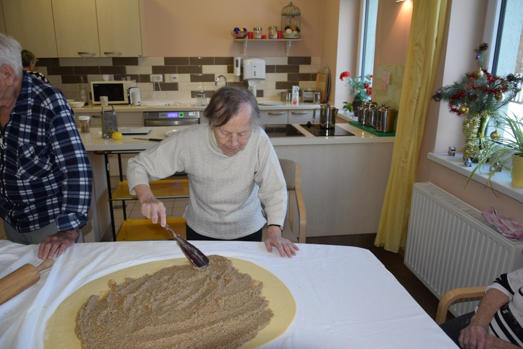 Peka potice po skupinah