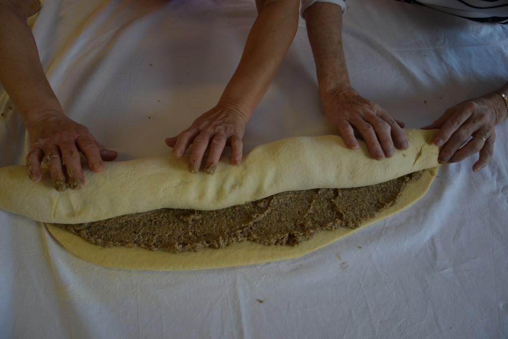 Peka potice po skupinah