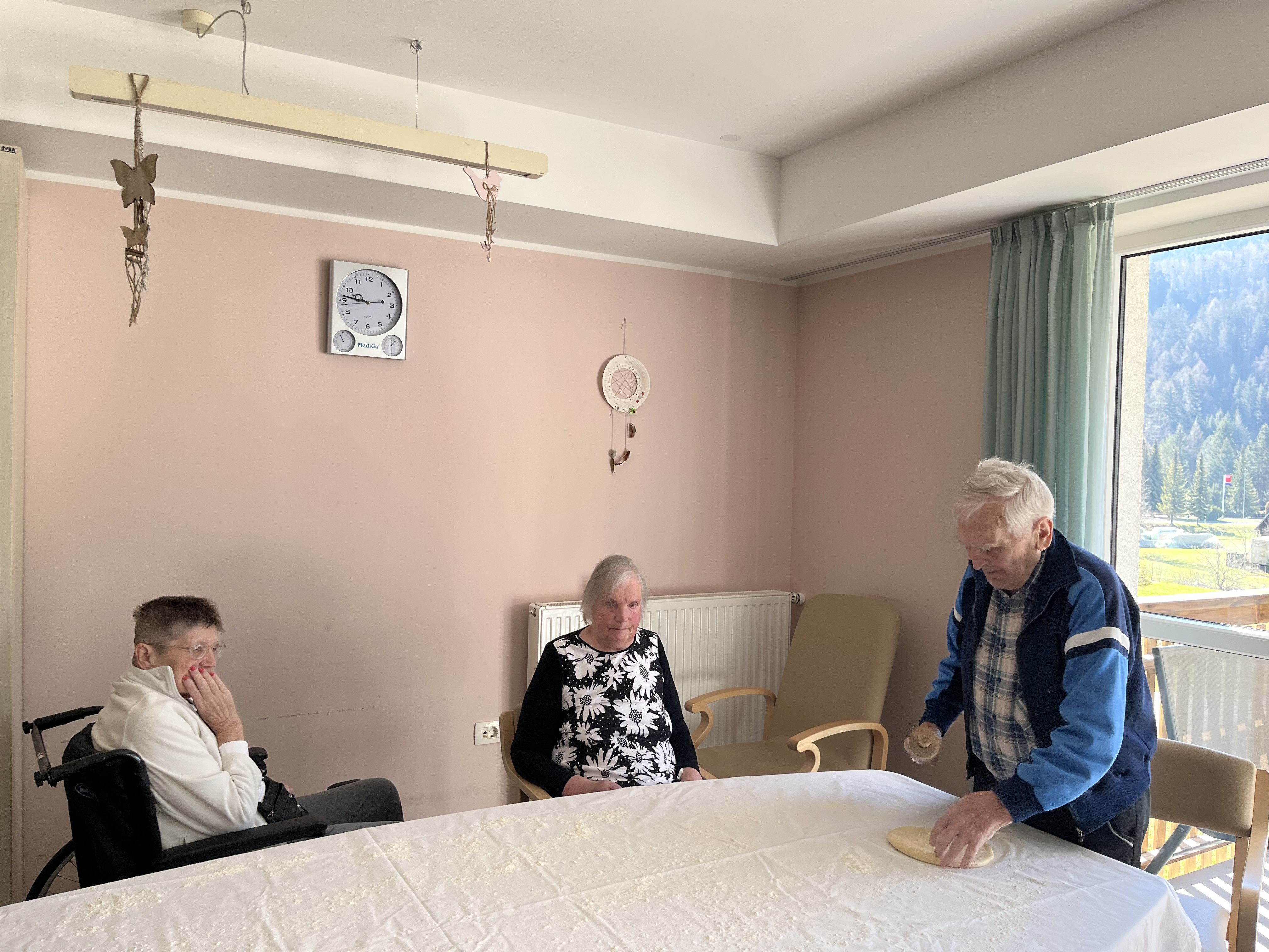 Peka potice po skupinah