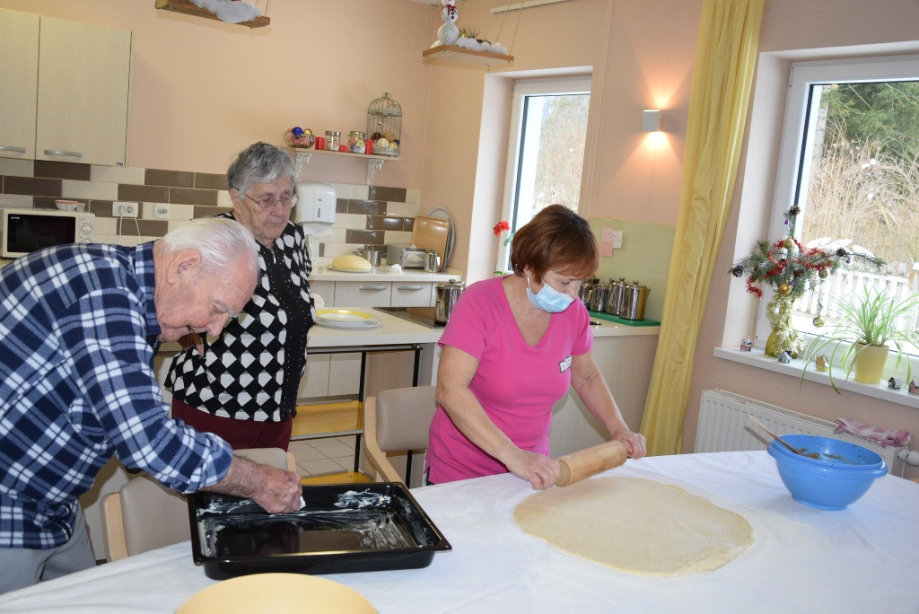 Peka potice po skupinah