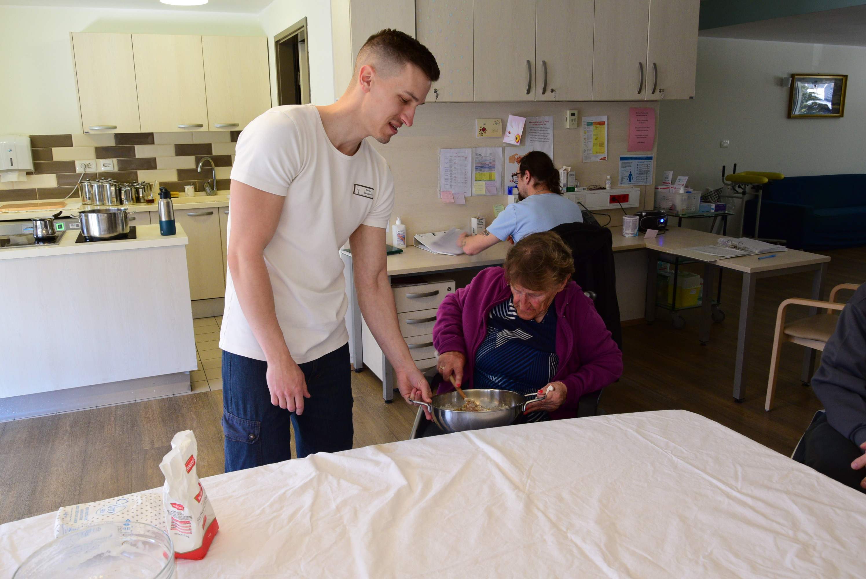 Peka potice po skupinah