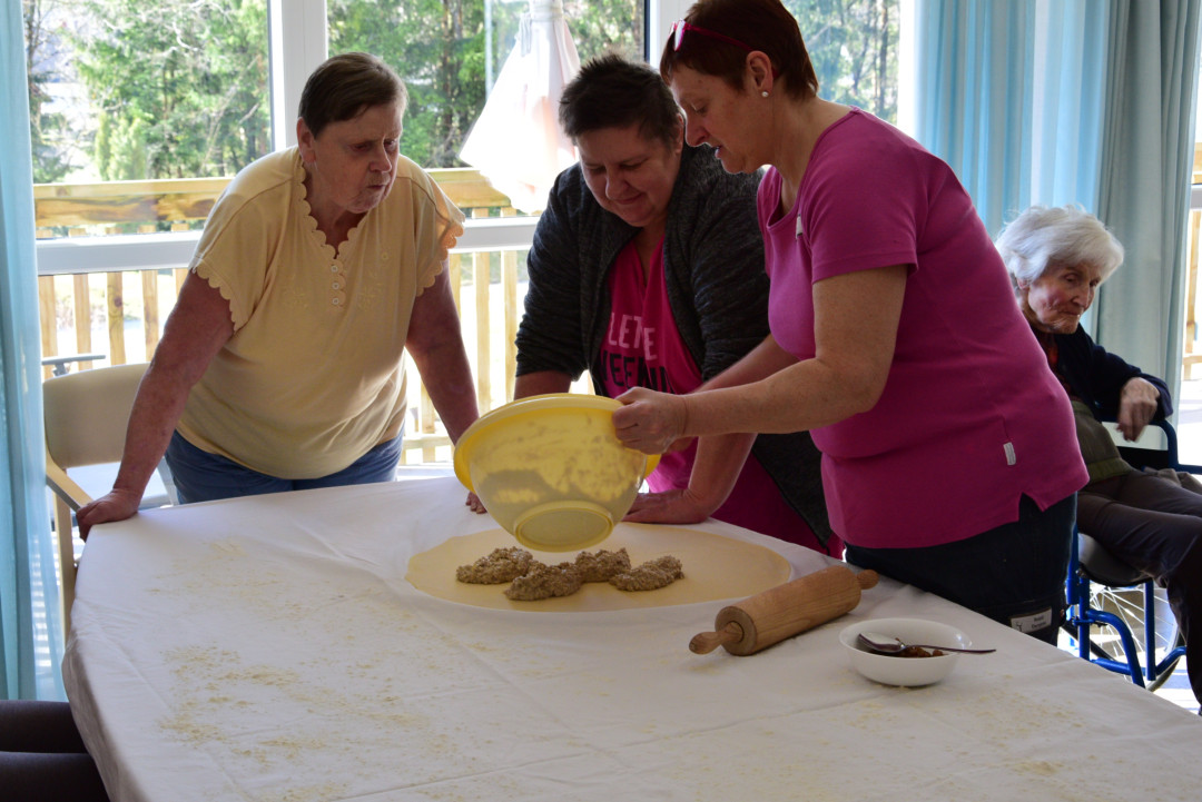 Peka potice po skupinah