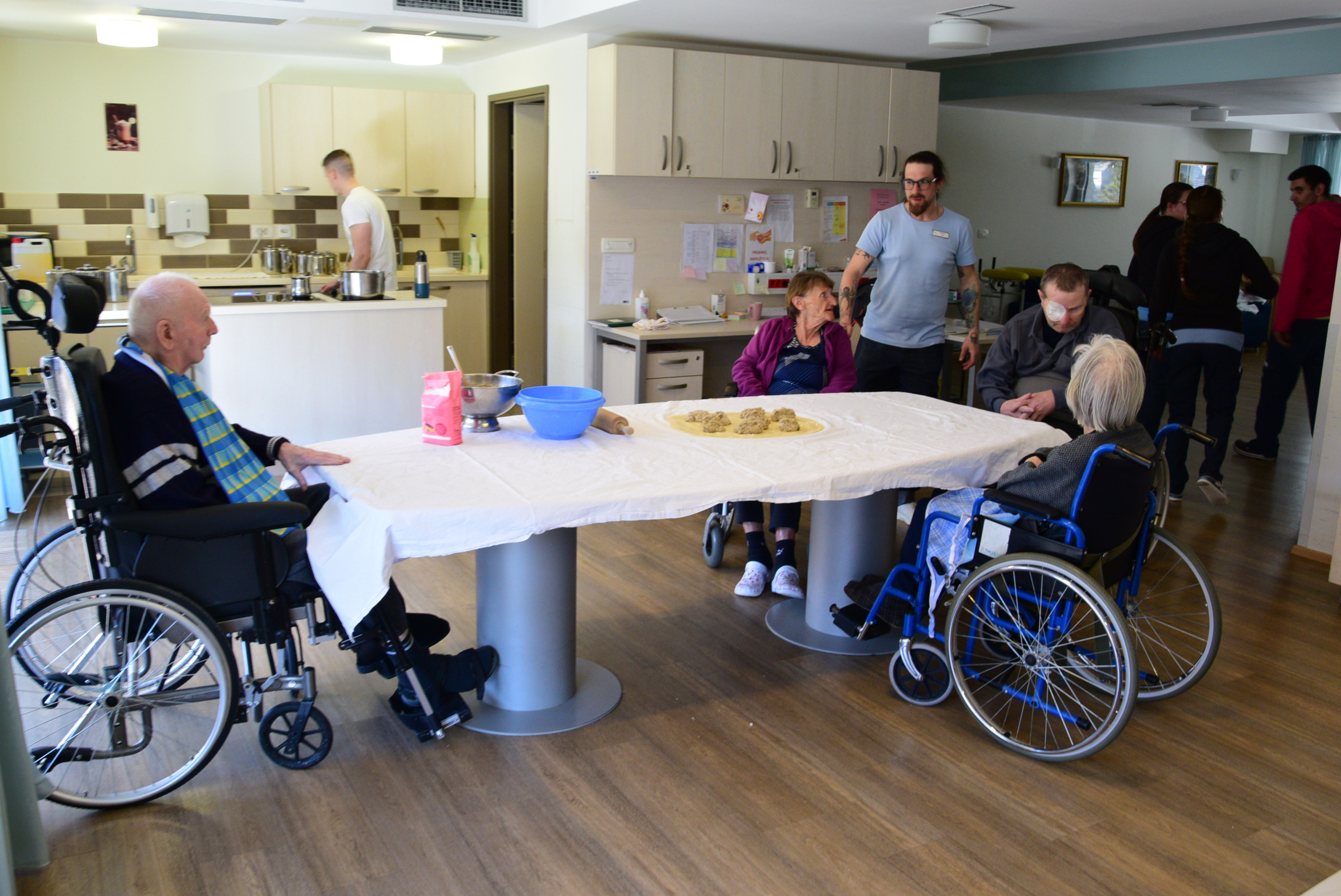 Peka potice po skupinah