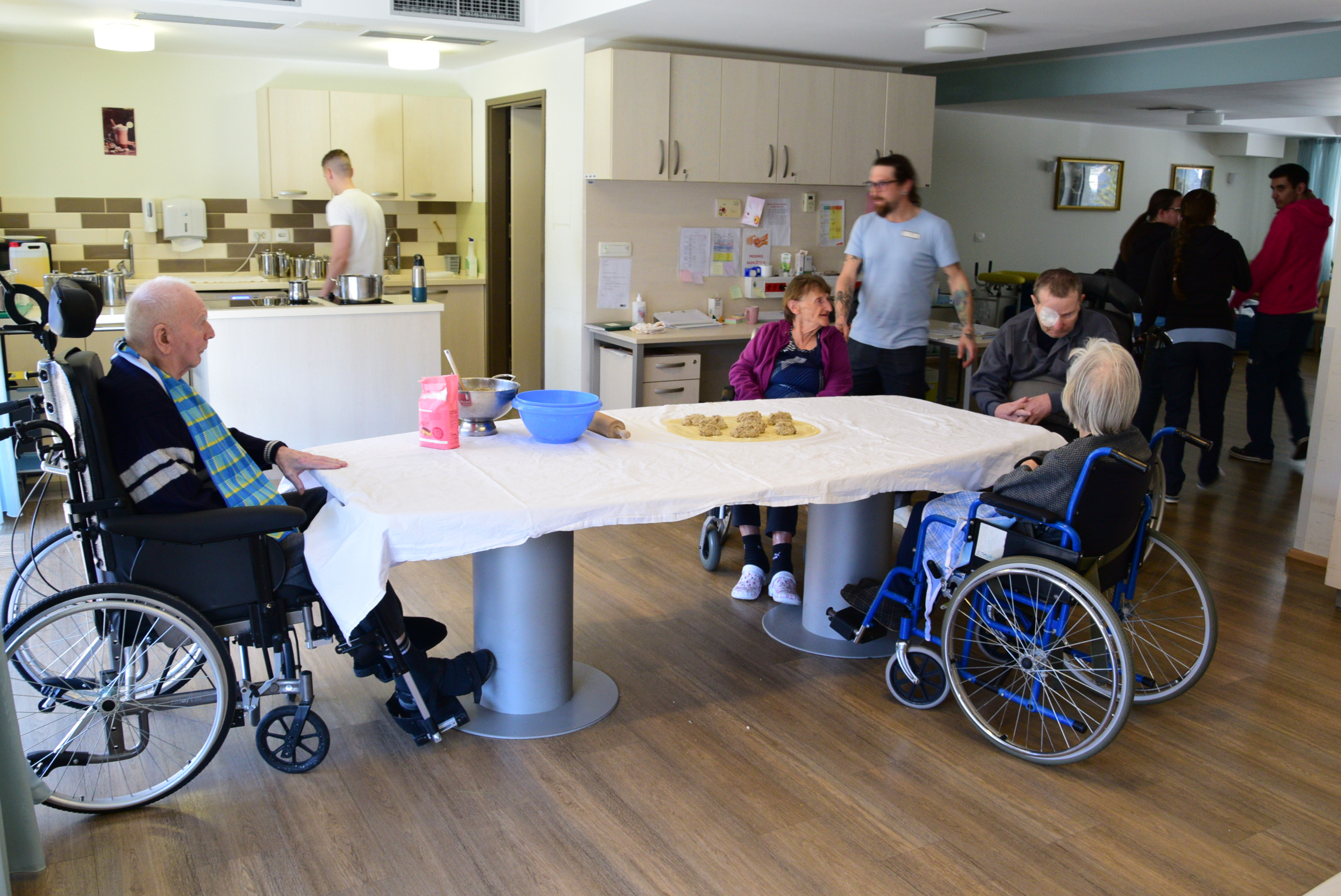 Peka potice po skupinah