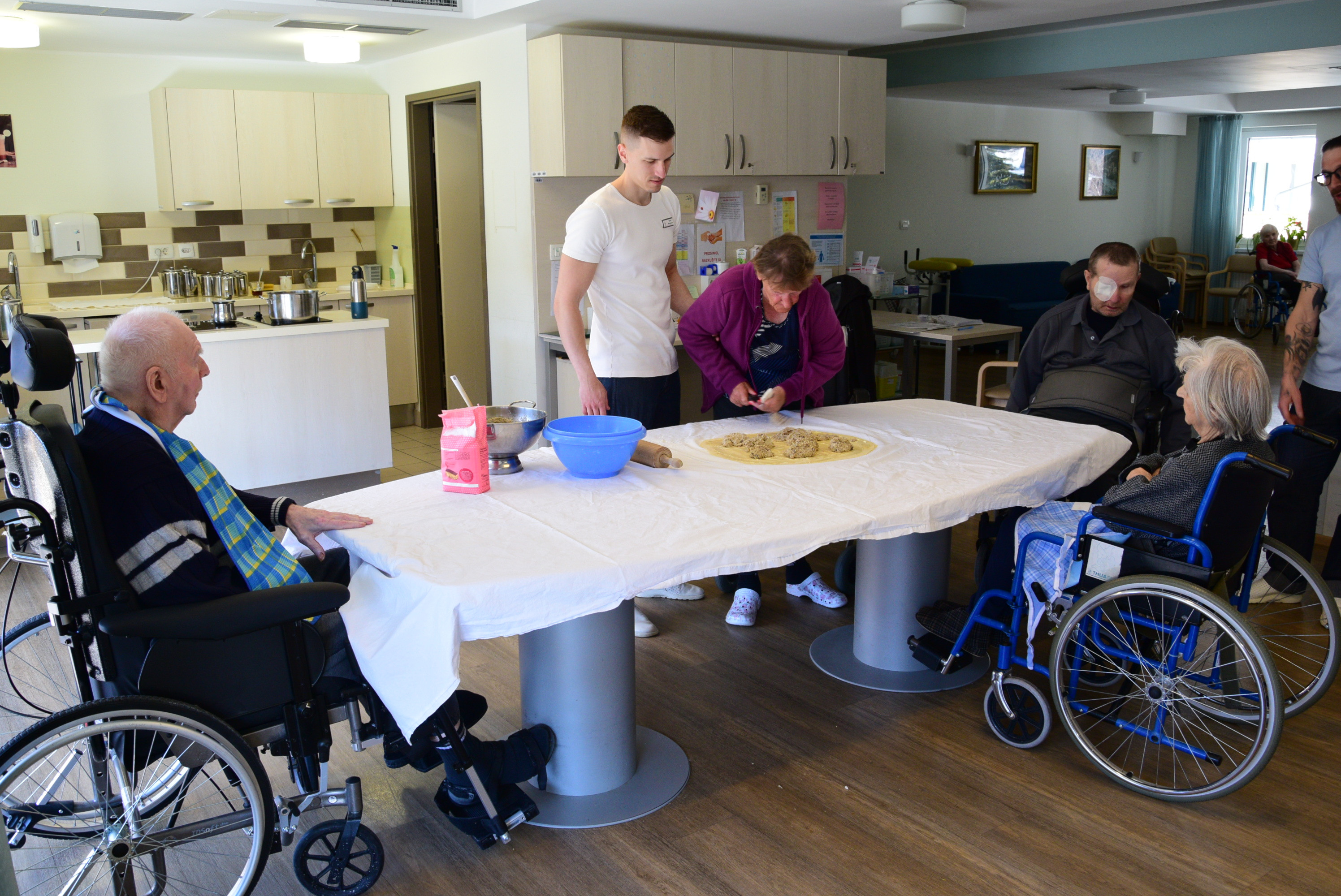 Peka potice po skupinah