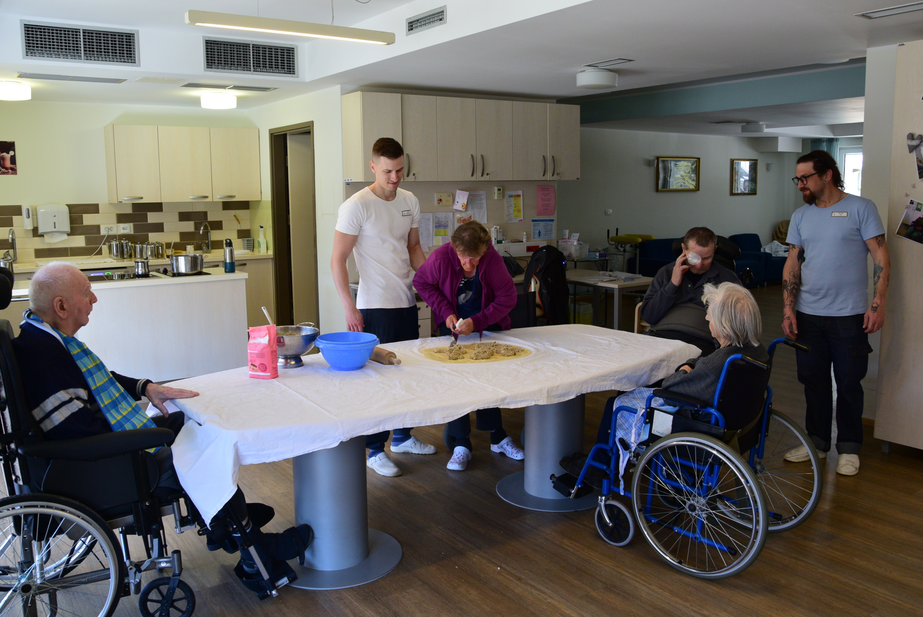 Peka potice po skupinah