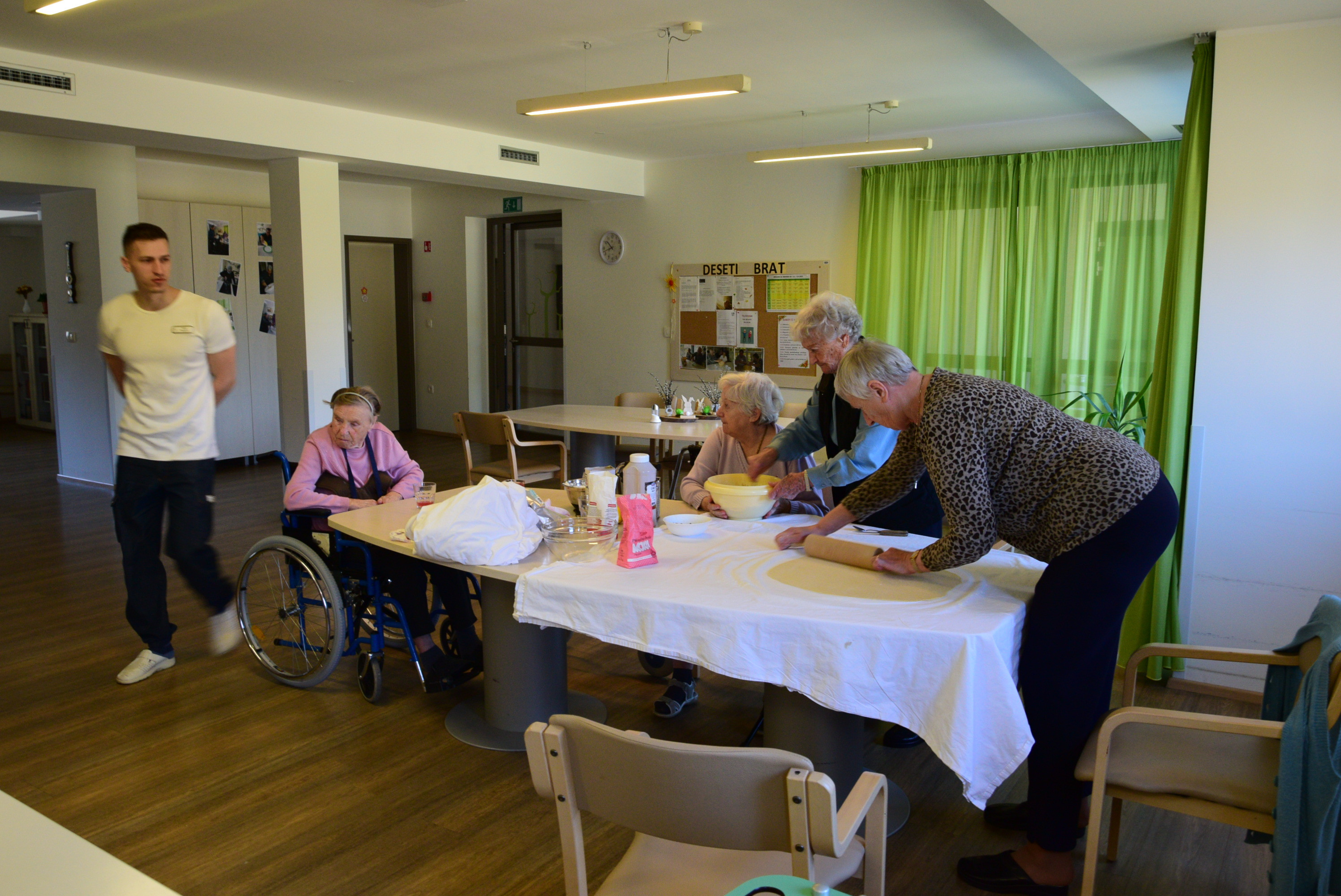 Peka potice po skupinah