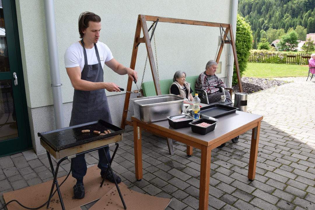 Piknik  s stanovalci v parku