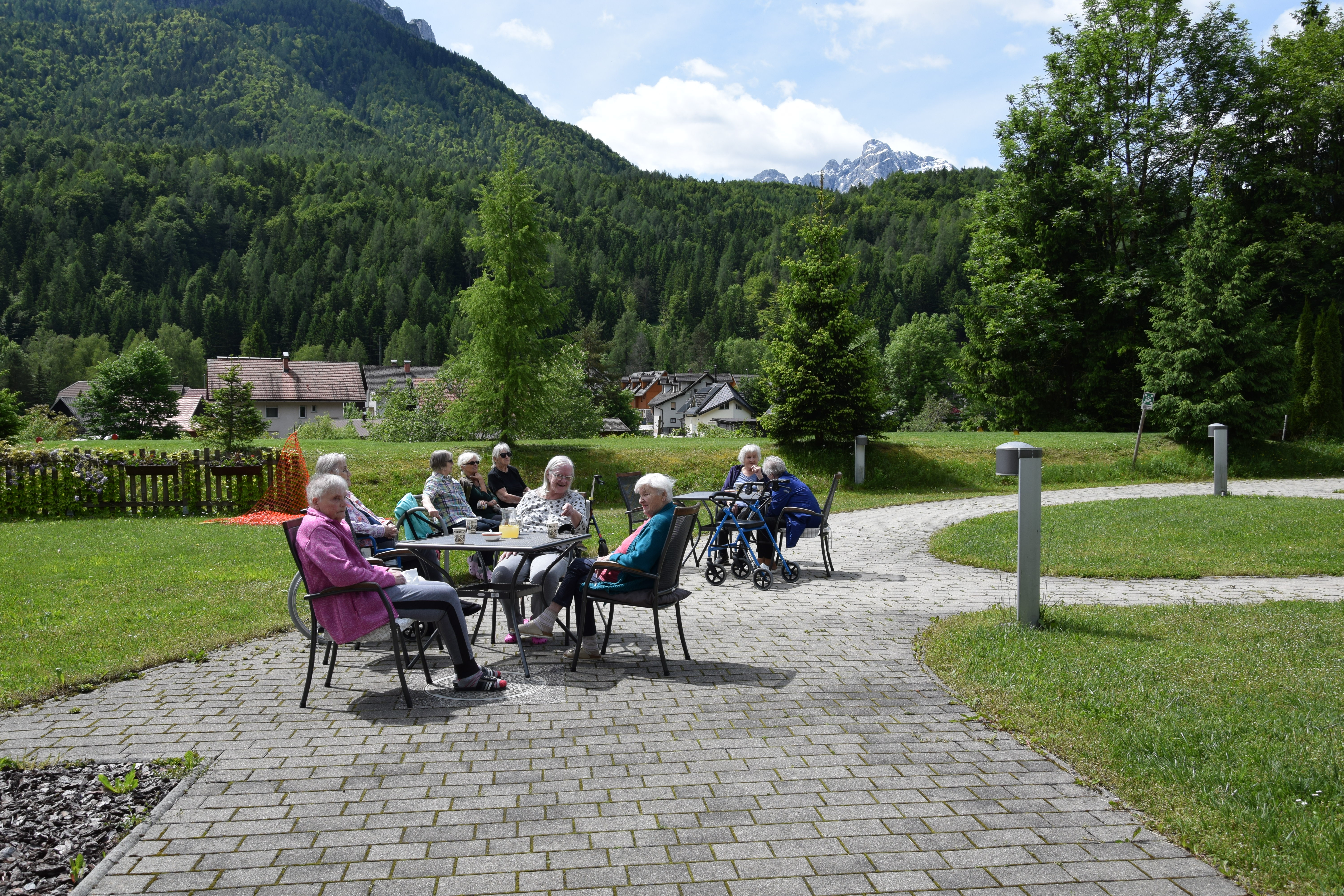 Piknik  s stanovalci v parku