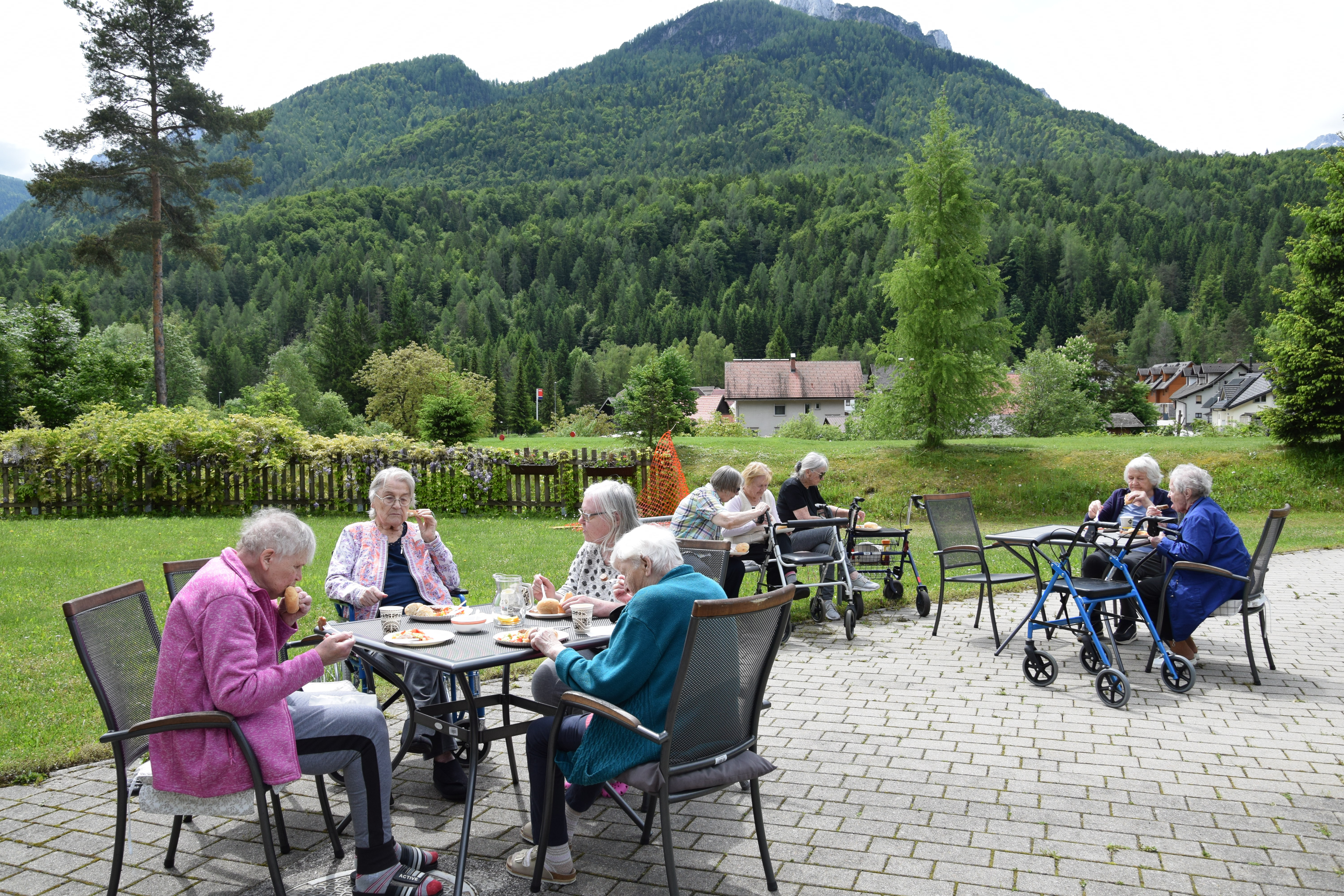 Piknik  s stanovalci v parku