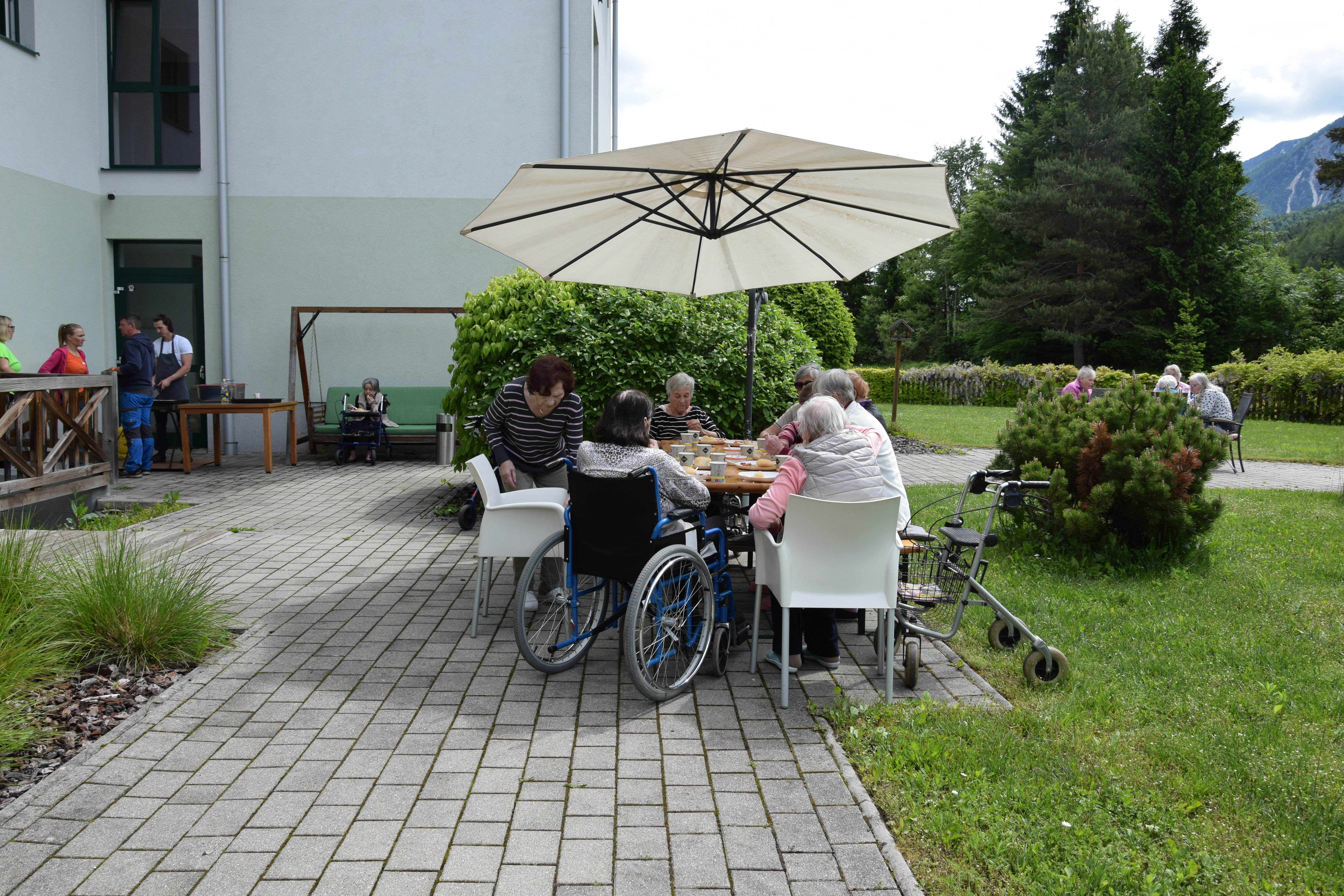 Piknik  s stanovalci v parku