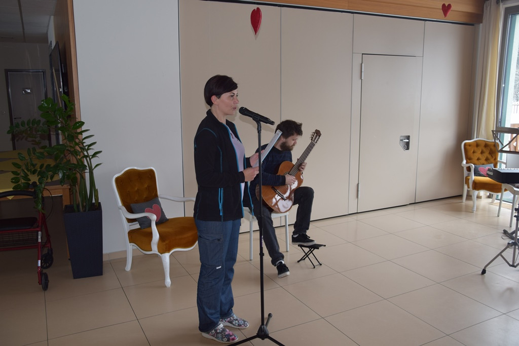 Poezija in melodija z roko v roki