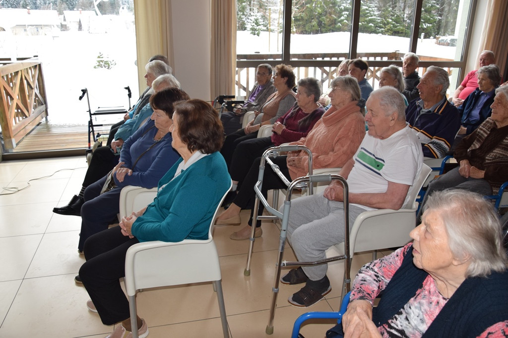 Poezija in melodija z roko v roki