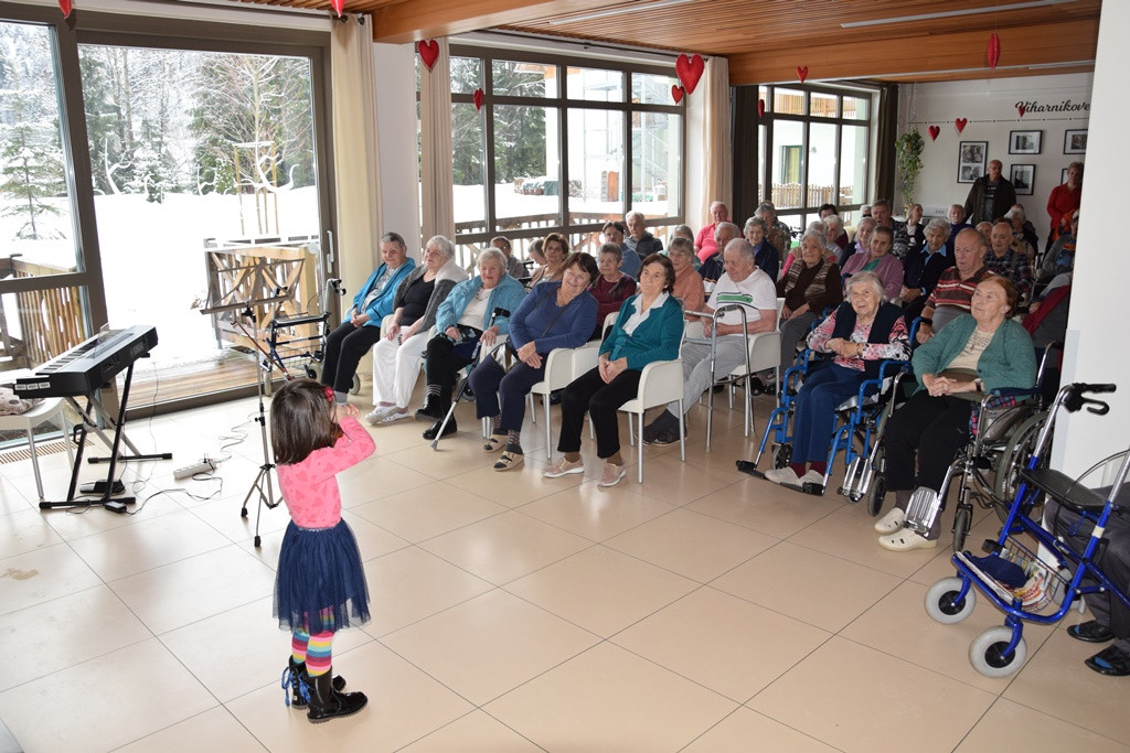 Poezija in melodija z roko v roki