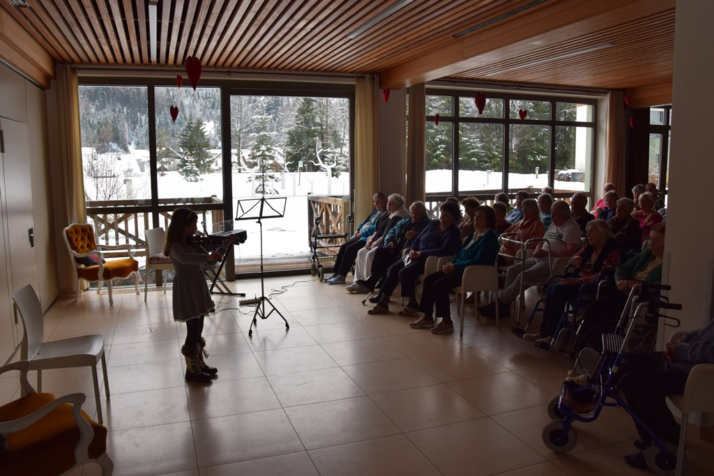 Poezija in melodija z roko v roki
