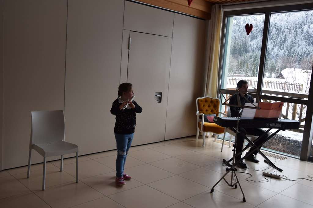 Poezija in melodija z roko v roki