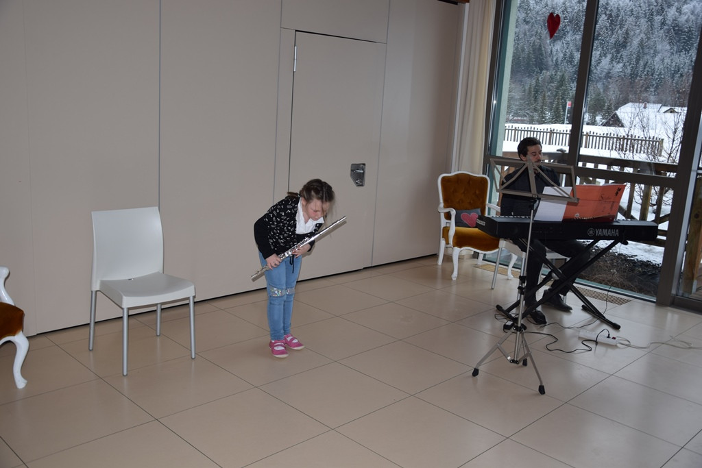 Poezija in melodija z roko v roki