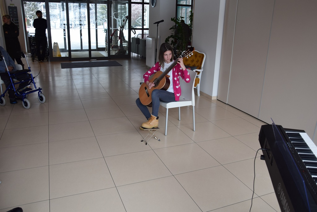 Poezija in melodija z roko v roki