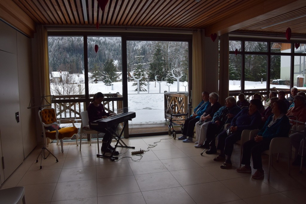 Poezija in melodija z roko v roki